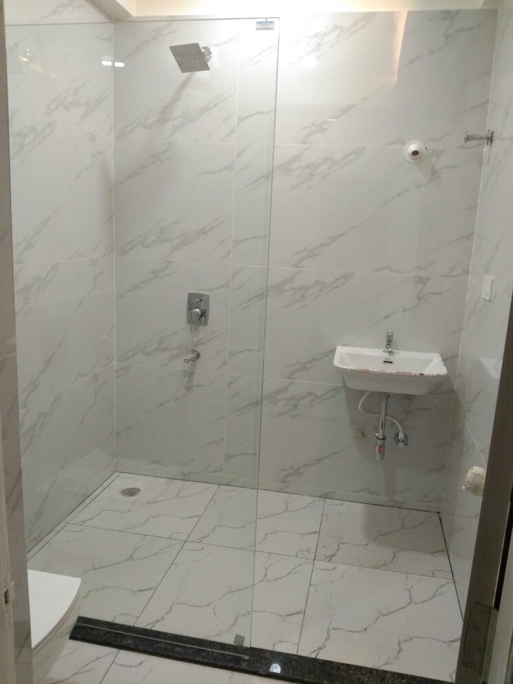 Bathroom, banjara hills 4 Bedroom 7369 Sq.Ft. Apartment In Banjara Hills Hyderabad 8174070
