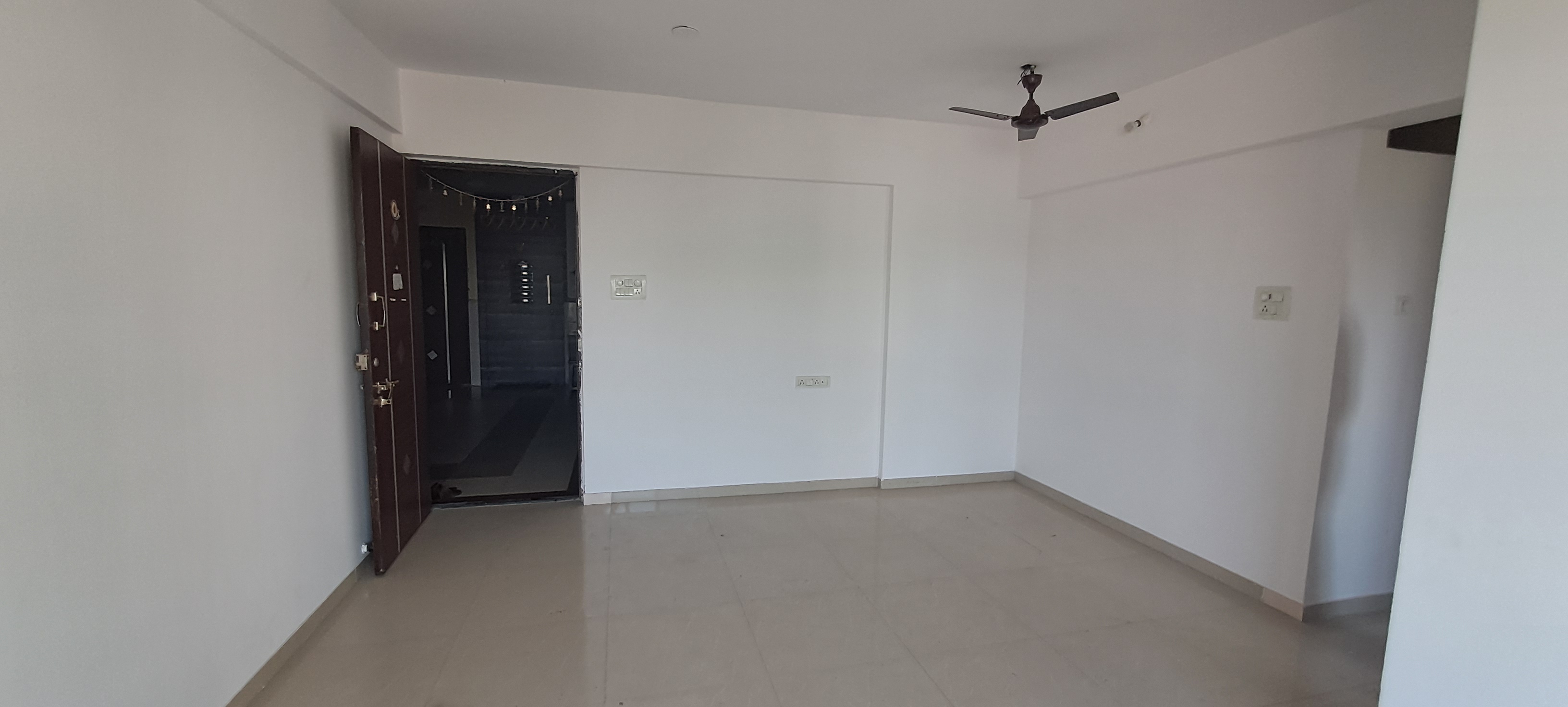 2 BHK Apartment For Sale in Hiranandani Estate