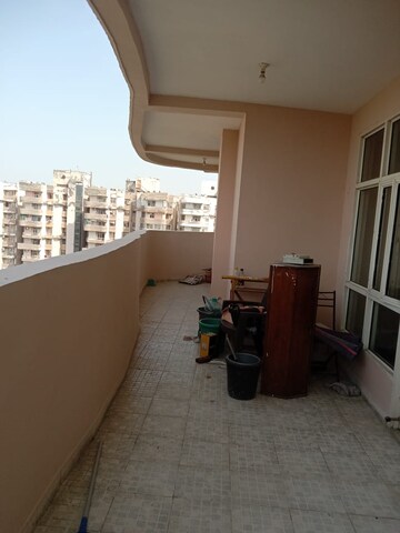 Master Bedroom in 4 BHK Apartment at Supertech Cape Town, Sector 74 – for Rent