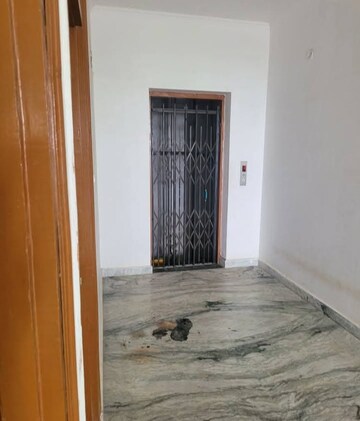 Room in 2 BHK Villa at Aliganj – for Rent