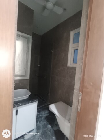 Furnished Amenities in 3 BHK Builder Floor at Shivalik Colony – for Sale