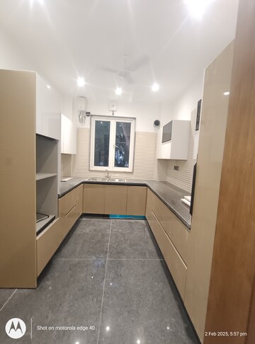 Furnished Amenities in 3 BHK Builder Floor at Shivalik Colony – for Sale
