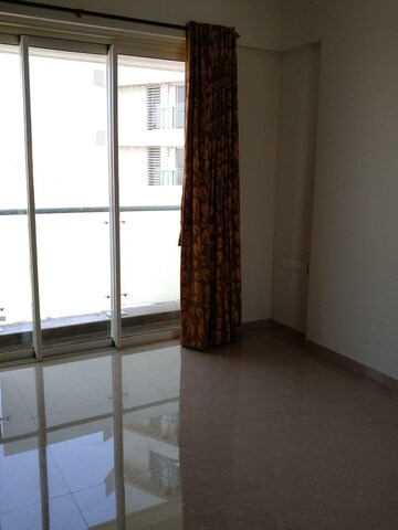 Room in 2 BHK Apartment at JP Decks, Goregaon East – for Sale