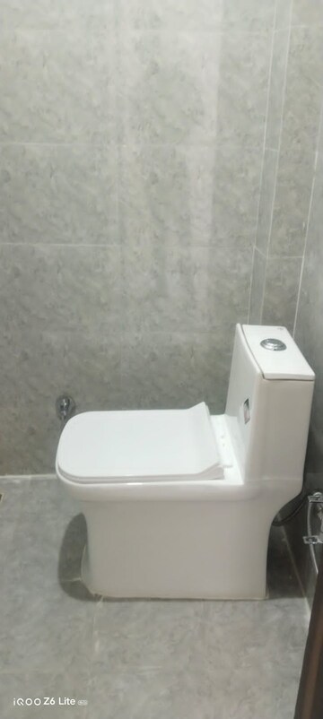 Bathroom in 3.5 BHK Villa at Omicron 1a Greater Noida – for Rent