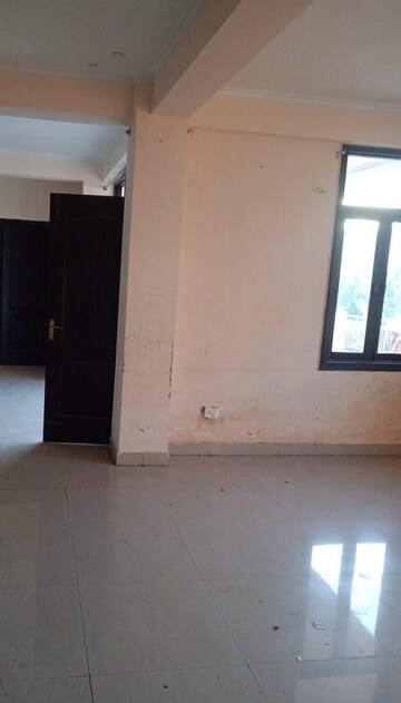 Room in 3.5 BHK Villa at Omicron 1a Greater Noida – for Rent