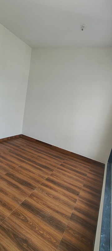 Room in 1 BHK Apartment at Tilak Nagar Building, Tilak Nagar – for Sale