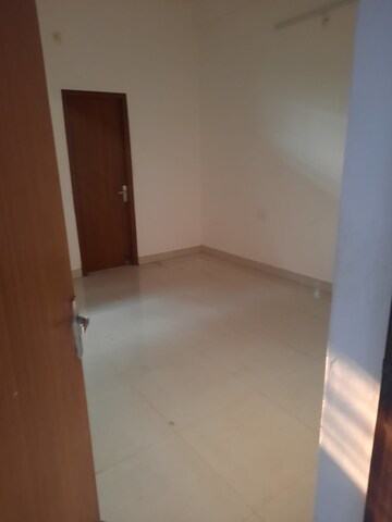 Room in 1.5 BHK Builder Floor at Sector 37 Greater Noida – for Rent