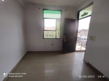 Room in 1 BHK Builder Floor at Paryavaran Complex – for Rent