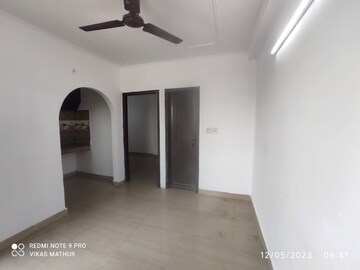 Room in 1 BHK Builder Floor at Paryavaran Complex – for Rent