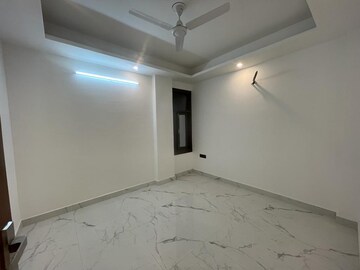 Room in 2 BHK Builder Floor at Saket – for Rent