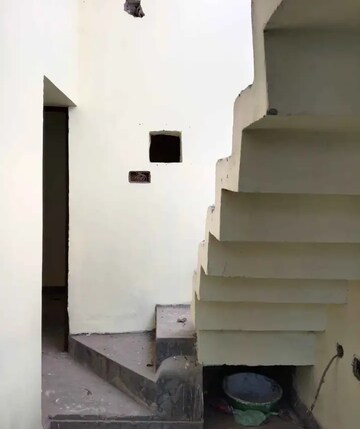 Master Bedroom in 2 BHK Independent House at Aliganj – for Rent