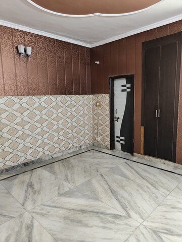 Room in 2 BHK Builder Floor at Spring Field, Sector 31 – for Rent
