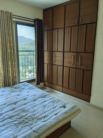 Room in 3 BHK Apartment at Neelkanth Greens, Manpada – for Rent