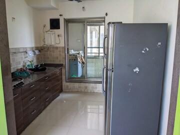 Room in 3 BHK Apartment at Neelkanth Greens, Manpada – for Rent