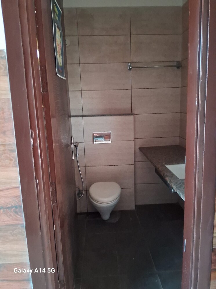 Bathroom, motiaz-royal-citi 3 Bedroom 1910 Sq.Ft. Apartment In Ambala Highway Zirakpur 8174446