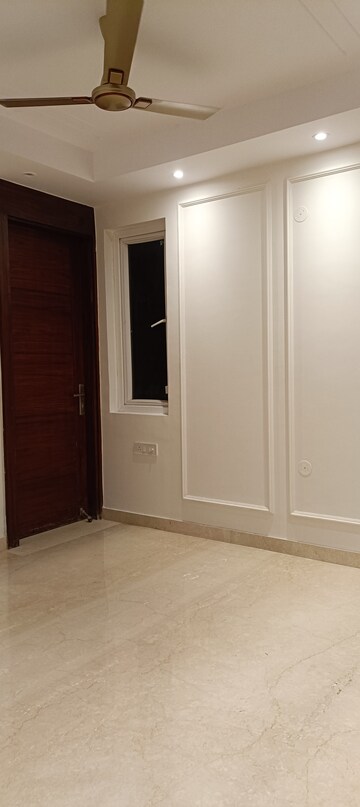 Room in 3 BHK Builder Floor at Anand Vihar – for Sale