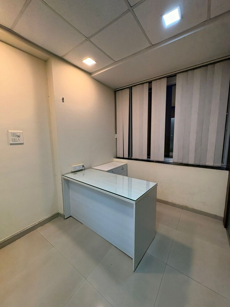 Room, mahaavir-icon Commercial Office Space 1500 Sq.Ft. In Cbd Belapur Sector 15 Navi Mumbai 8174489