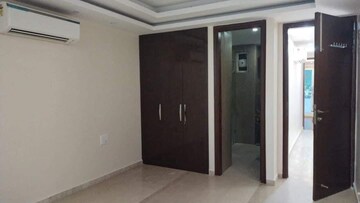 Room in 3 BHK Builder Floor at Sushant Lok 1, Sector 43 – for Rent
