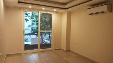 Room in 3 BHK Builder Floor at Sushant Lok 1, Sector 43 – for Rent