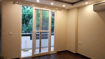 Room in 3 BHK Builder Floor at Sushant Lok 1, Sector 43 – for Rent
