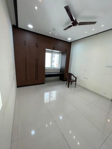 Room in 2 BHK Apartment at Honer Aquantis, Gopanpally – for Rent