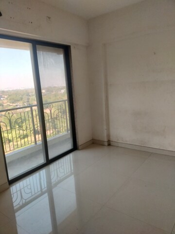 Room in 1 BHK Apartment at Raunak City Phase 3, Kalyan West – for Rent