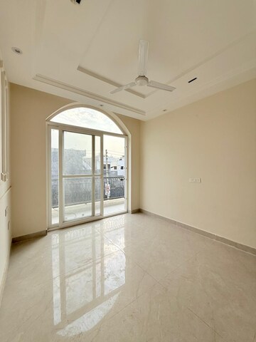 Room in 3 BHK Apartment at Sector 123 – for Sale
