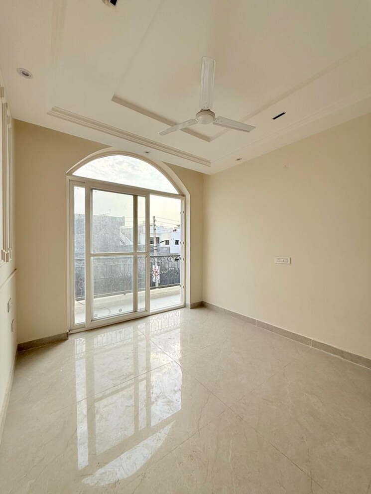 Room, sector 123 3 Bedroom 100 Sq.Yd. Apartment In Sector 123 Mohali 8174608