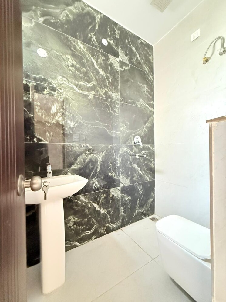 Bathroom, sector 123 3 Bedroom 100 Sq.Yd. Apartment In Sector 123 Mohali 8174608