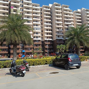 Parking in 2 BHK Builder Floor at Sector 33 – for Rent