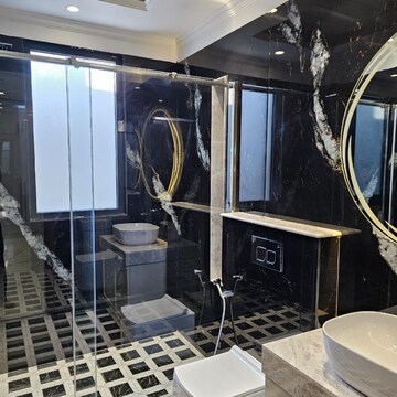 Gym in 4 BHK Builder Floor at Unitech South City II, South City 2 – for Sale