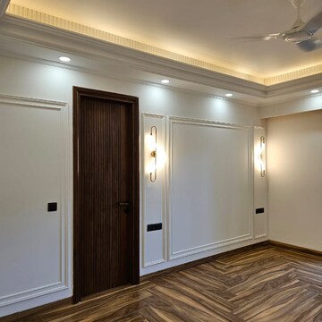 Room in 4 BHK Builder Floor at Unitech South City II, South City 2 – for Sale