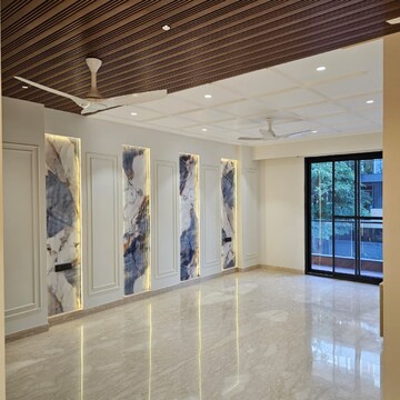 Bedroom in 4 BHK Builder Floor at Unitech South City II, South City 2 – for Sale
