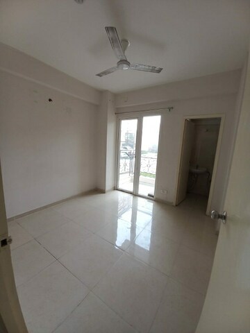 Room in 2 BHK Apartment at Sector 37d – for Rent