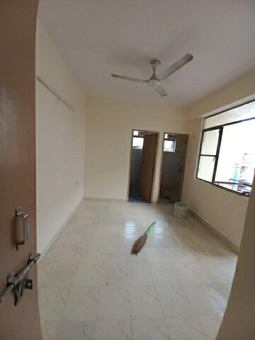 Room in 1 BHK Apartment at Ninex RMG Residency, Sector 37c – for Rent