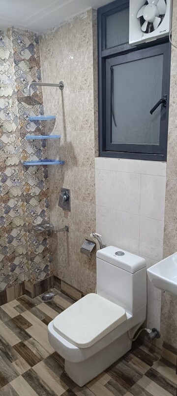 Bathroom in 4 BHK Builder Floor at Ardee City, Sector 52 – for Rent