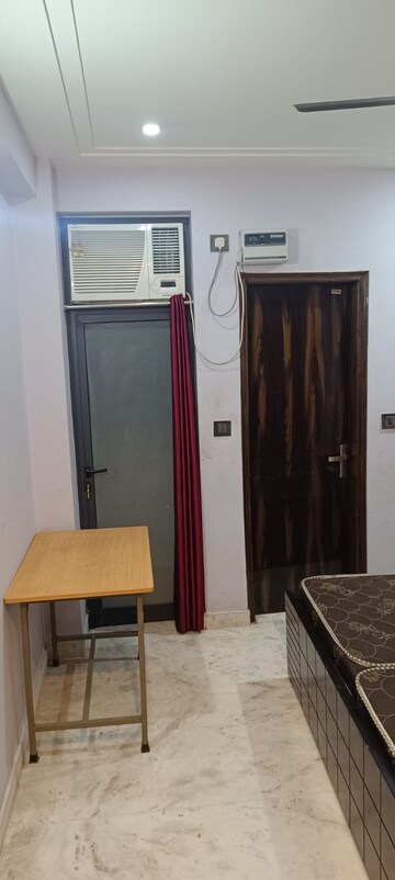 Building Lobby in 4 BHK Builder Floor at Ardee City, Sector 52 – for Rent