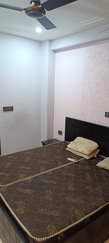 Bedroom in 4 BHK Builder Floor at Ardee City, Sector 52 – for Rent