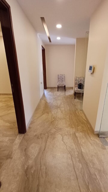 Room in 3 BHK Apartment at Greater Kailash ii – for Rent