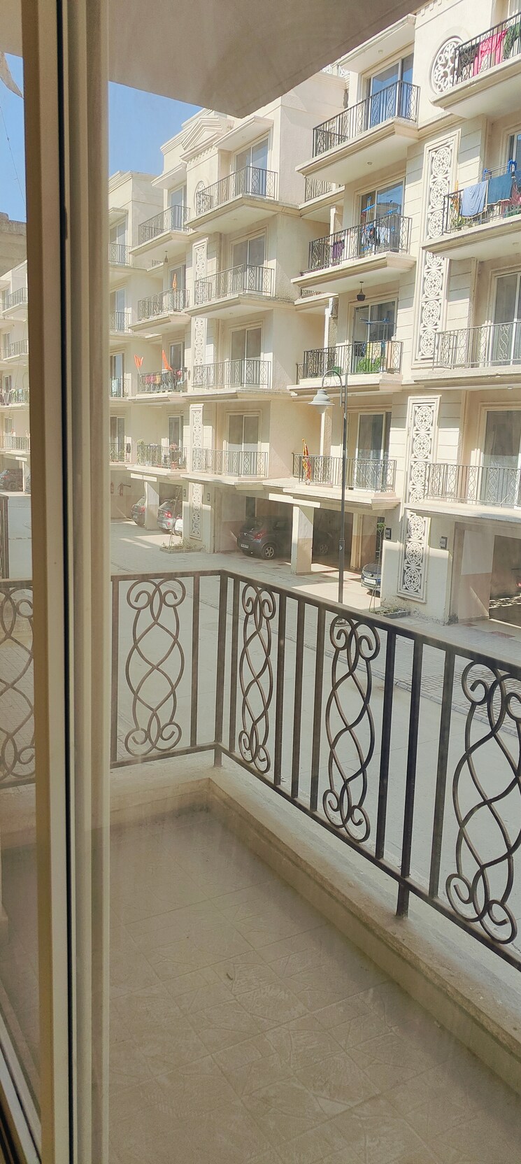 Balcony, signature-global-park-4-and-5 2 Bedroom 1020 Sq.Ft. Apartment In Sohna Sector 36 Gurgaon 8174805