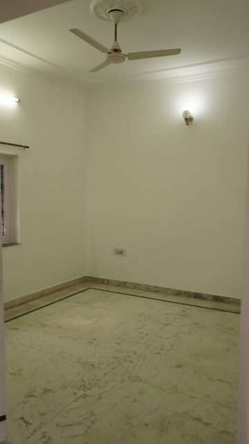 Room in 3 BHK Independent House at Rajpur Road – for Rent