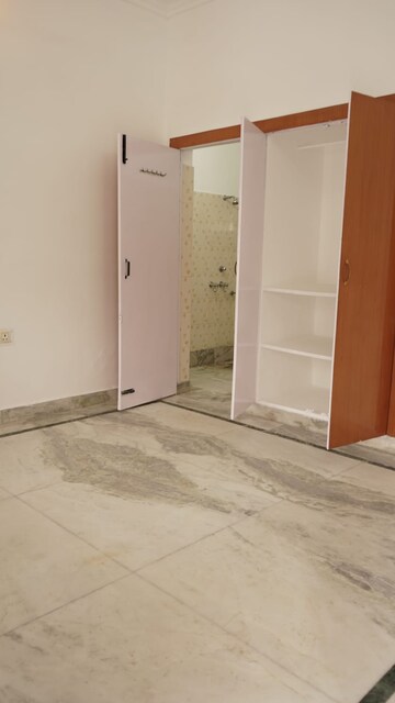 Room in 3 BHK Independent House at Rajpur Road – for Rent
