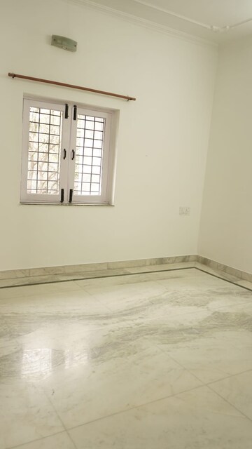 Room in 3 BHK Independent House at Rajpur Road – for Rent