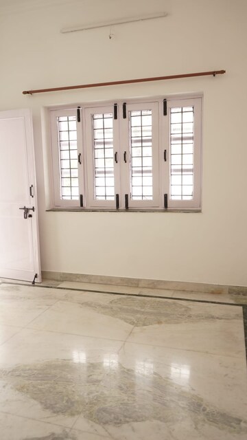 Room in 3 BHK Independent House at Rajpur Road – for Rent