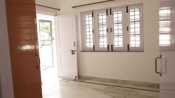 Room in 3 BHK Independent House at Rajpur Road – for Rent