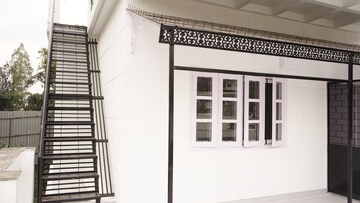 Staircase in 3 BHK Independent House at Rajpur Road – for Rent