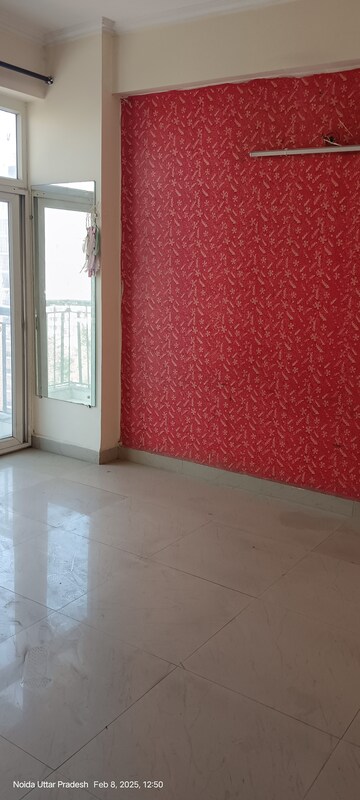 Room in 3 BHK Apartment at Amrapali Zodiac, Sector 120 – for Rent