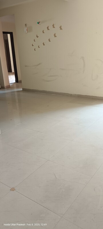 Room in 3 BHK Apartment at Amrapali Zodiac, Sector 120 – for Rent