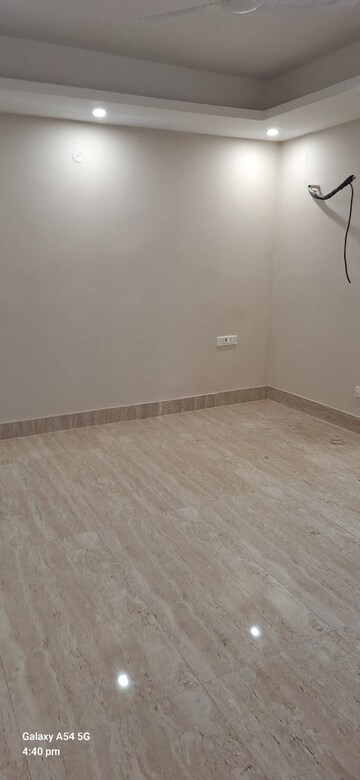 Room in 2 BHK Builder Floor at East Canal Road – for Rent