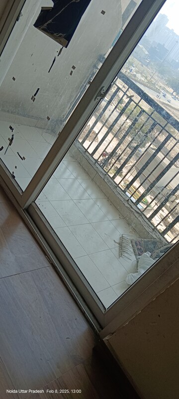 Balcony in 2.5 BHK Apartment at Amrapali Zodiac, Sector 120 – for Rent